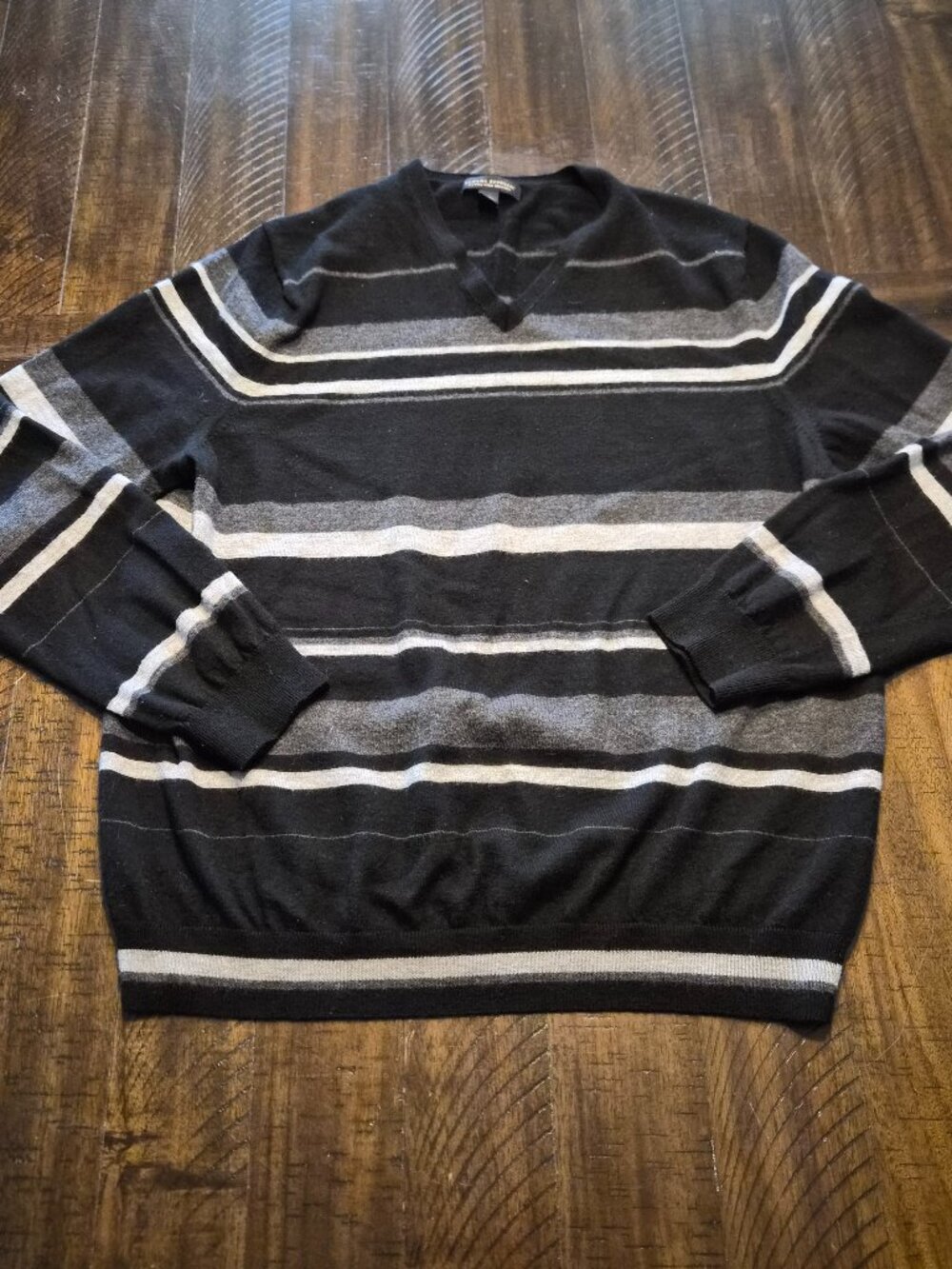 Banana Republic Extra Fine Merino Wool V-Neck Sweater Mens XL Black Striped H094